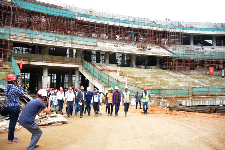 visite du-ministre Danho Paulin au stade Ebimpe