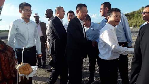 Construction du stade olympique de San-Pedro, une délégation chinoise sur les chantiers