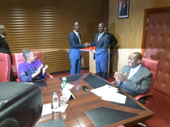 Cérémonie de signature de la convention entre l`Etat de Côte d'Ivoire