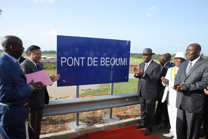 Le Président de la République, SEM Alassane OUATTARA a inauguré pont de Béoumi_02oct2015_7