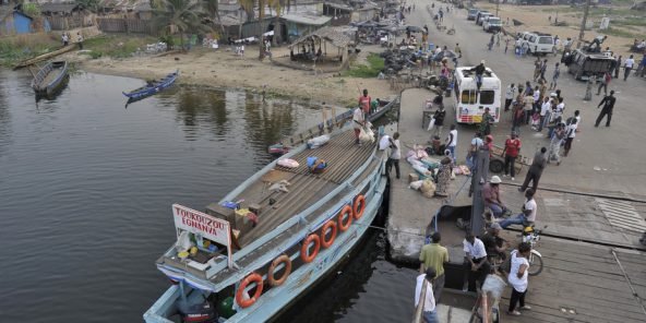 Un bac assurait la liaison entre Abidjan et Jacqueville_1