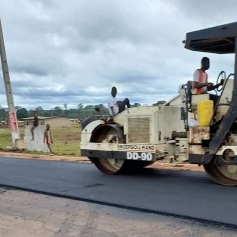 Le Président Alassane Ouattara lance les travaux de bitumage de l’axe Sinfra-Bouaflé.