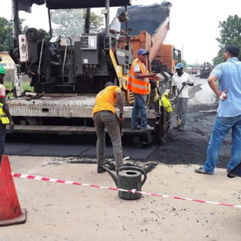 Les travaux de bitumage de la voirie urbaine de Bonoua, (7km), ont été lancés