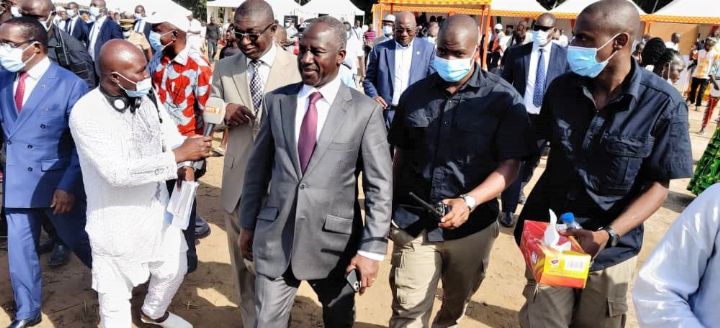 Pose 1ere Pierre Lycee_Adaou_sud_Comoe_CIV_2