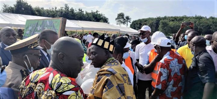 Pose 1ere Pierre Lycee_Adaou_sud_Comoe_CIV_4