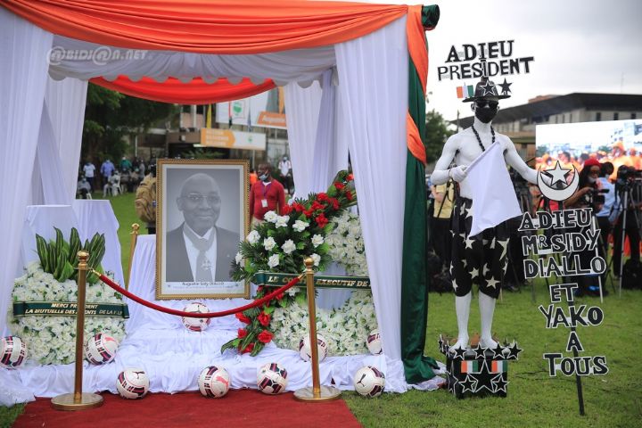 Le président ivoirien Alassane Ouattara a pris part jeudi à la veillée de prières de Sidy Diallo