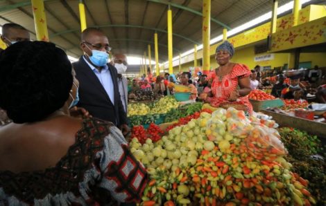 Le Ministre Souleymane Diarrassouba visite des marchés et espaces commerciaux