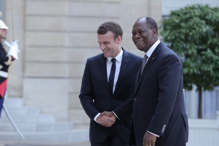 Emmanuel Macron félicite le Président Ouattara pour sa réélection.