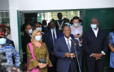 Le candidat du RHDP, Alassane Ouattara a vôté ce samedi à 11 heures 30 au lycée Sainte Marie de Cocody. ( BV 06)