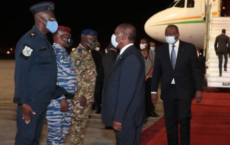 Alassane Ouattara de retour d’un séjour en France