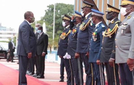 Le CEMA Lassina Doumbia confirmé à son poste, Apalo promu général de Corps d’armée