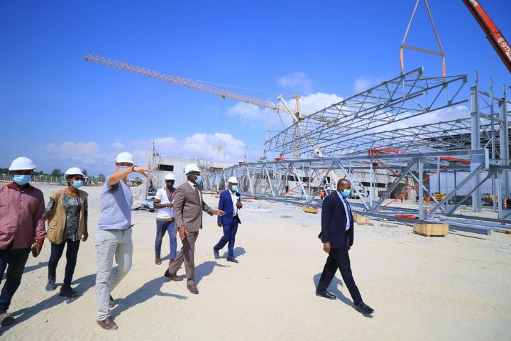 Visite du Ministre Souleymane Diarrassouba sur le site du chantier du parc des expositions d’Abidjan