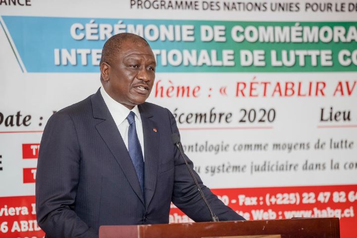 Le Premier Ministre Hamed Bakayoko réaffirme l’engagement du gouvernement à éradiquer le fléau (La corruption).