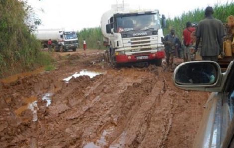 Ouattara annonce la construction de 33 ponts et échangeurs pour 2021 le bitumage de 1 313 km de routes en 2021.