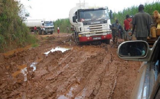 Ouattara annonce la construction de 33 ponts et échangeurs pour 2021 le bitumage de 1 313 km de routes en 2021.