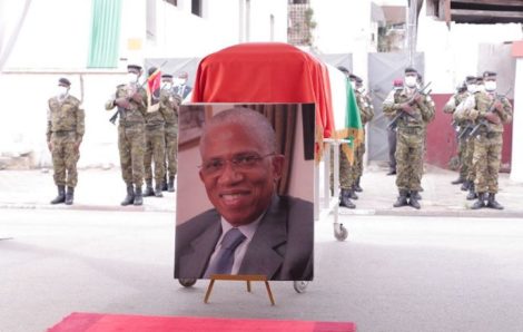 Le Chef de l’Etat a pris part à la cérémonie d’hommage de la Nation à feu Marcel ZADI KESSY, ancien Président du Conseil Economique et Social.