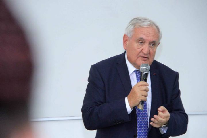 IFP-AGC: Jean Pierre Raffarin instruit la jeunesse sur le leadership