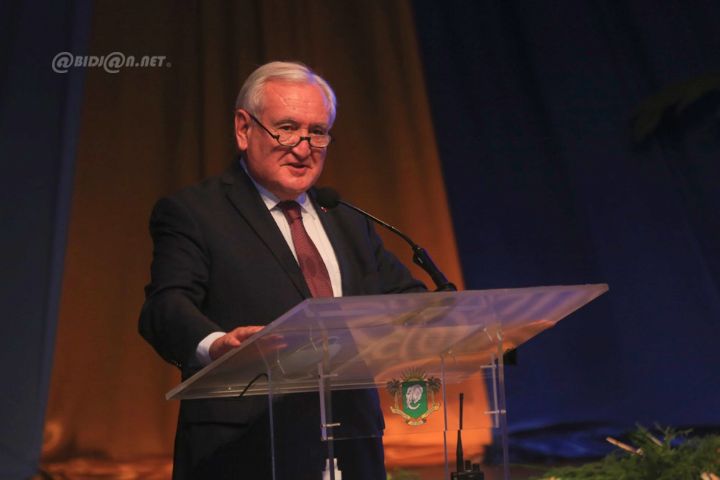 Jean Pierre Raffarin instruit la jeunesse sur le leadership_CIV_2