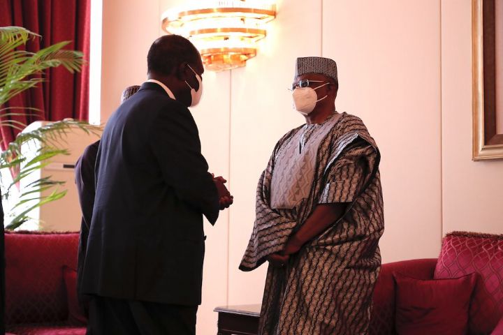 Ministre délégué aux Affaires Etrangères de la République Fédérale du Nigeria_chez_Ado_CIV_11