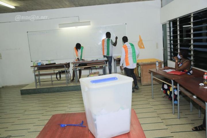 Ferméture_depouillement dans les bureaux de vote_CIV_1