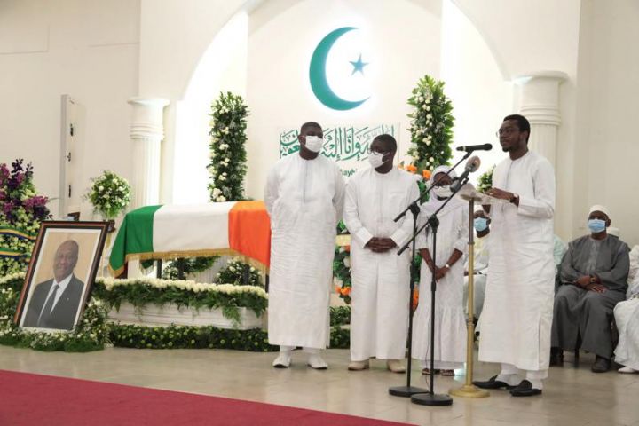 Levée du corps de Hamed Bakayoko : des images insoutenables de son épouse Yolande et ses enfants.