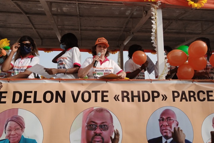 Côte d’Ivoire. Législatives 2021. Une sénatrice franco-ivoirienne en campagne pour le RHDP à Bouaké.