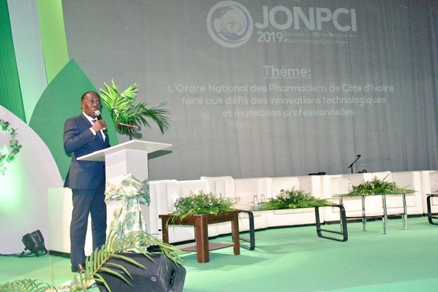 Côte d’Ivoire : Eugène Aka Aouélé en qualité de président du Conseil économique, social, environnemental et culturel (CESEC).