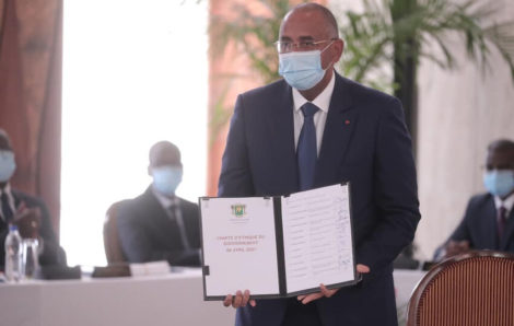 Côte d’Ivoire : Les ministres signent « La Charte d’éthique du Gouvernement ».