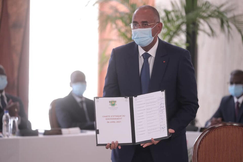 Côte d’Ivoire : Les ministres signent « La Charte d’éthique du Gouvernement ».