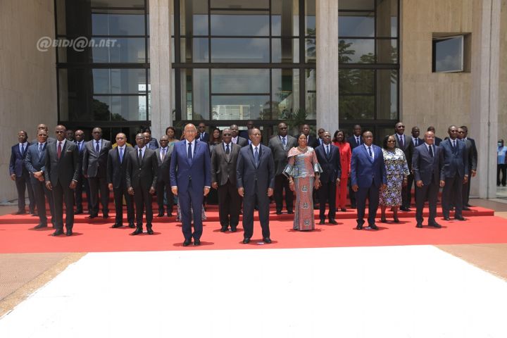 Le Chef de l’Etat a présidé le premier Conseil des Ministres du nouveau Gouvernement.