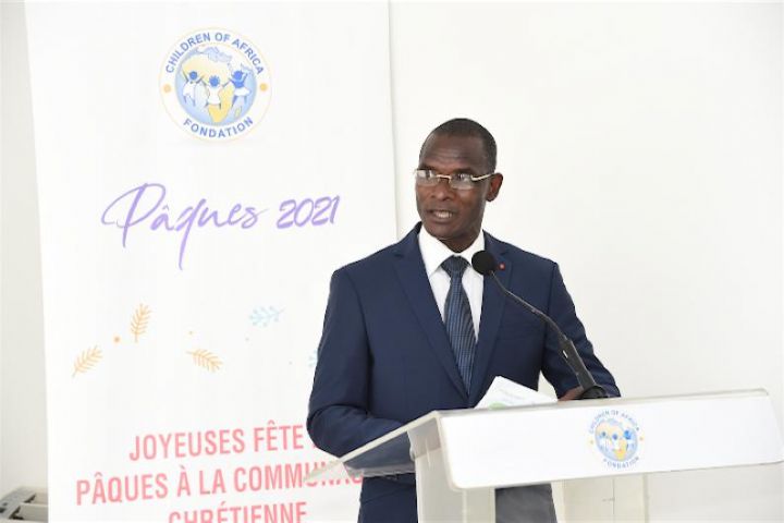 Don à la communauté chrétienne Dominique Ouattara_Paques_2021_CIV_17