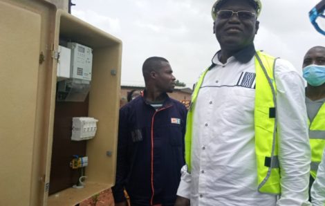 Côte d’Ivoire. Infrastructures. Trois villages de Sakassou connectés au réseau électrique national.
