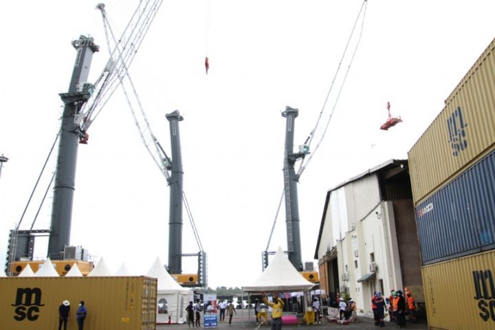 Port autonome de San Pedro : Trois nouvelles grues mobiles offertes.