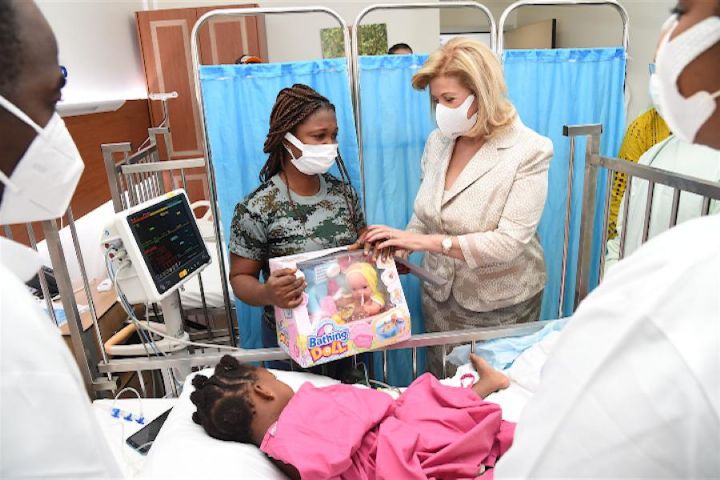 sténose caustique_Hopital_mere_enfants_operés_CIV_33