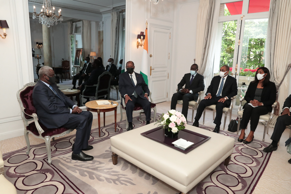 Le Président de la République, S.E.M. Alassane OUATTARA, a échangé, ce mercredi 19 mai 2021, avec le Président de la Commission de l’Union Africaine, M. Moussa Faki MAHAMAT.