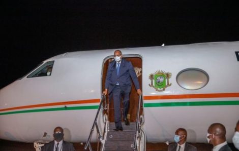 Le Premier Ministre Patrick Achi à sa descente d’avion : « Je suis revenu en pleine forme pour reprendre le travail ».
