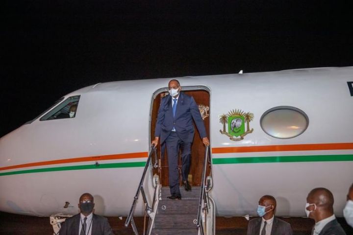 Le Premier Ministre Patrick Achi à sa descente d’avion : « Je suis revenu en pleine forme pour reprendre le travail ».