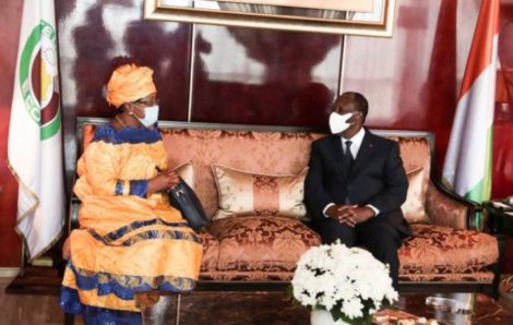 L’ambassadeur de la République centrafricaine fait ses adieux au président Ouattara.