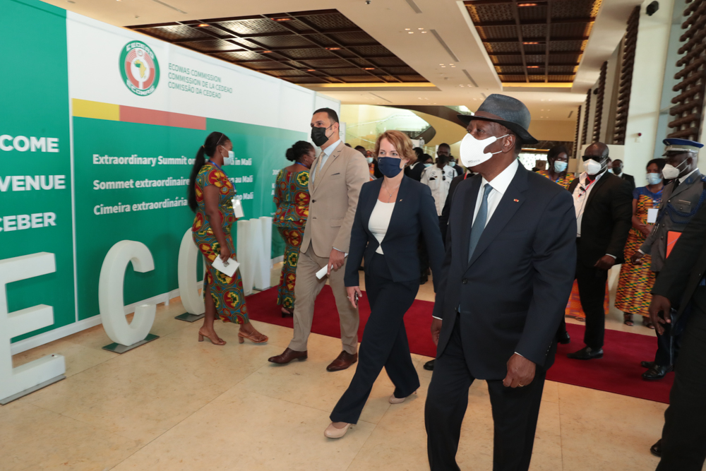 Alassane Ouattara à Accra pour un sommet extraordinaire de la CEDEAO sur la crise Malienne.