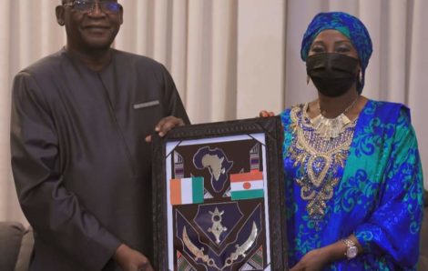 La Chef de la Diplomatie Ivoirienne, SE Madame Kandia CAMARA offre un dîner à la délégation ministérielle Nigérienne.