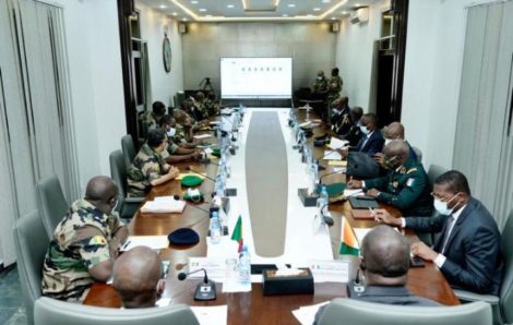 Le ministre ivoirien de la Défense plaide pour un axe Abidjan-Bamako-Ouaga contre le terrorisme.