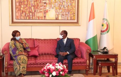 Entretien du Président de la République, S.E.M. Alassane OUATTARA avec Mme Shirley Ayorkor BOTCHWAY et M. Jean-Claude BROU.