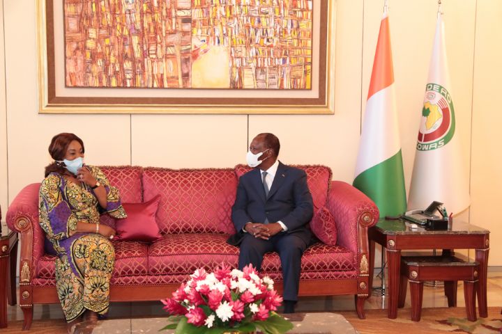 Entretien du Président de la République, S.E.M. Alassane OUATTARA avec Mme Shirley Ayorkor BOTCHWAY et M. Jean-Claude BROU.