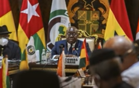 La CEDEAO suspend le Mali de ses instances.