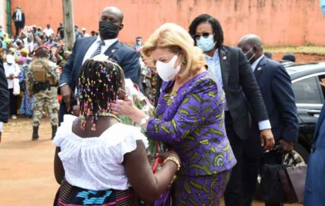 La Première Dame Dominique Ouattara, à l’occasion de l’édition 2021 de la fête des Mères : «La fête des mères est l’occasion de nous rappeler combien nos mères sont chères à nos yeux ».