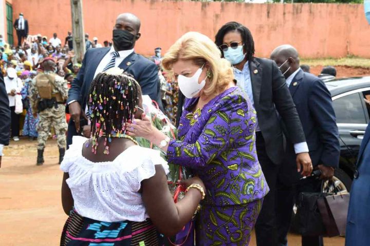 La Première Dame Dominique Ouattara, à l’occasion de l’édition 2021 de la fête des Mères : «La fête des mères est l’occasion de nous rappeler combien nos mères sont chères à nos yeux ».
