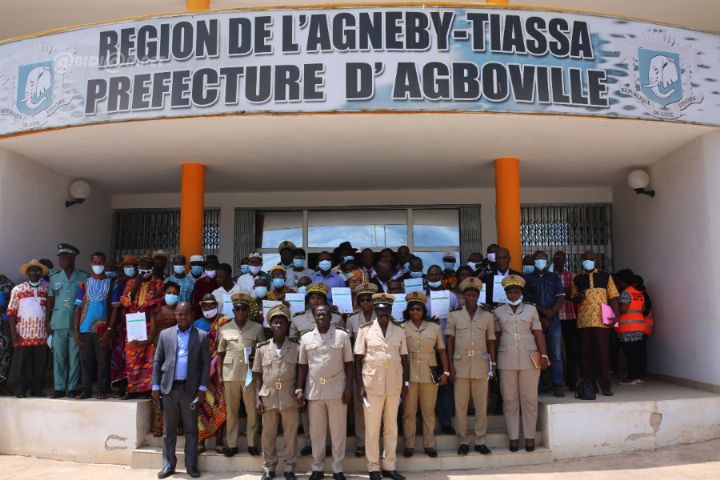 Région de l’Agneby Tiassa : cérémonie de remise de certificats fonciers aux récipiendaires.