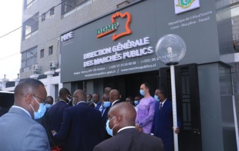 Le ministre Moussa Sanogo, visite le nouveau siège de la Direction Générale des Marchés Publics.
