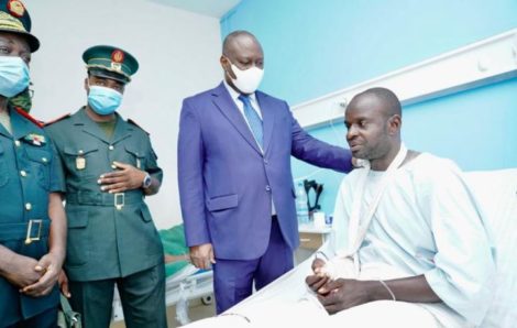 Hôpital militaire d’Abidjan : Téné Birahima Ouattara au chevet des blessés de l’attaque terroriste de Téhini.