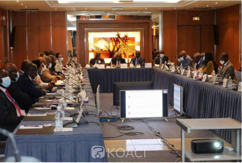 Côte d’Ivoire : Table ronde sur la viabilité économique des opérateurs de la TNT, le marché publicitaire et le partage de la redevance de la RTI sur fond de débats.